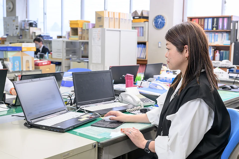 スキャン結果を確認している様子