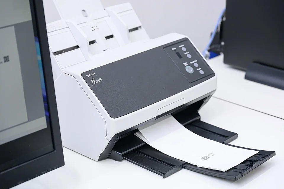 fi-8150でスキャンしている様子