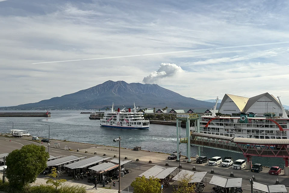 JA鹿児島みらい本部から見える桜島の様子