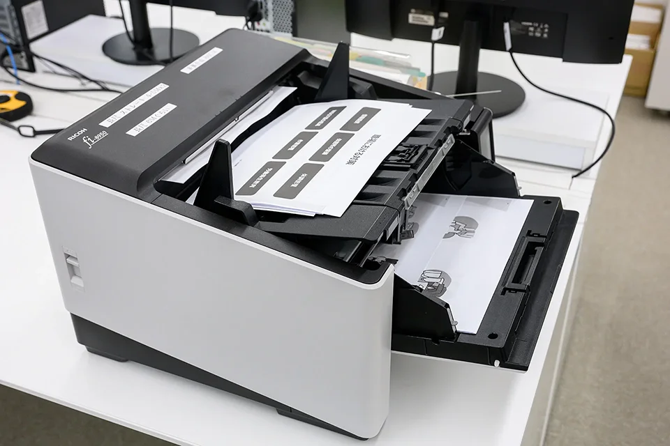 fi-8950でスキャンしている様子