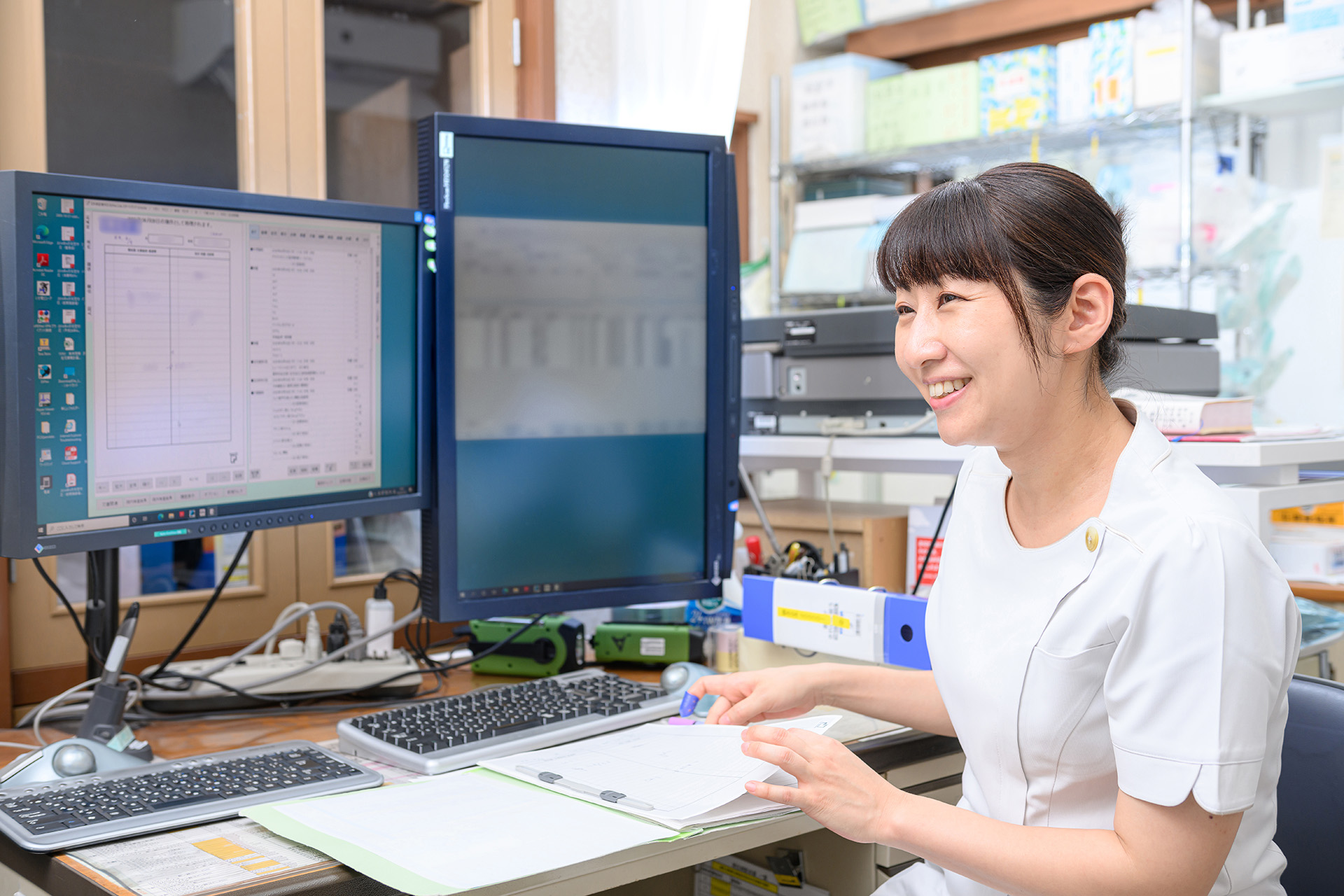 関根真衣さんとフラットベッドスキャナー