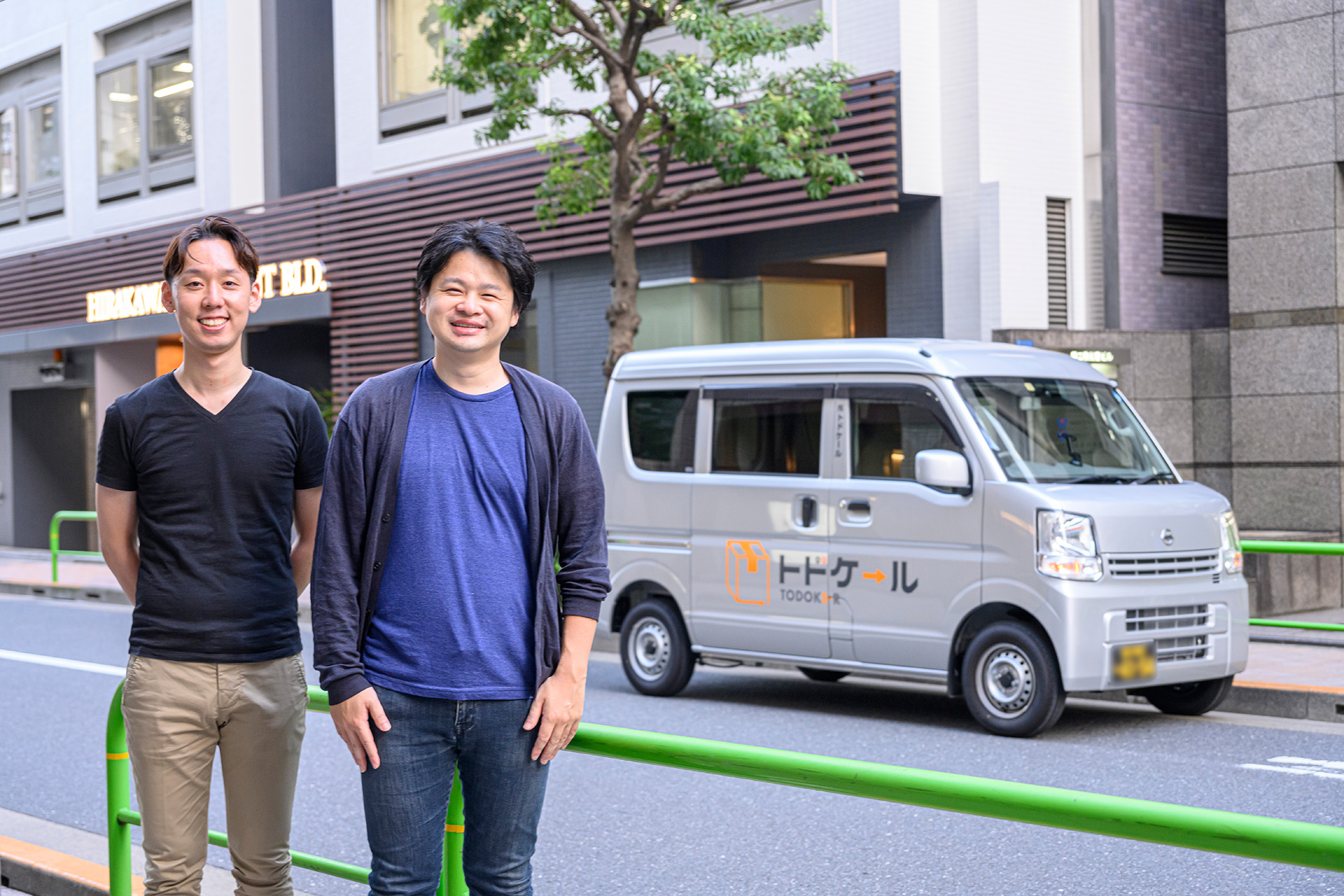 オフィス前の野島さんと堤さん