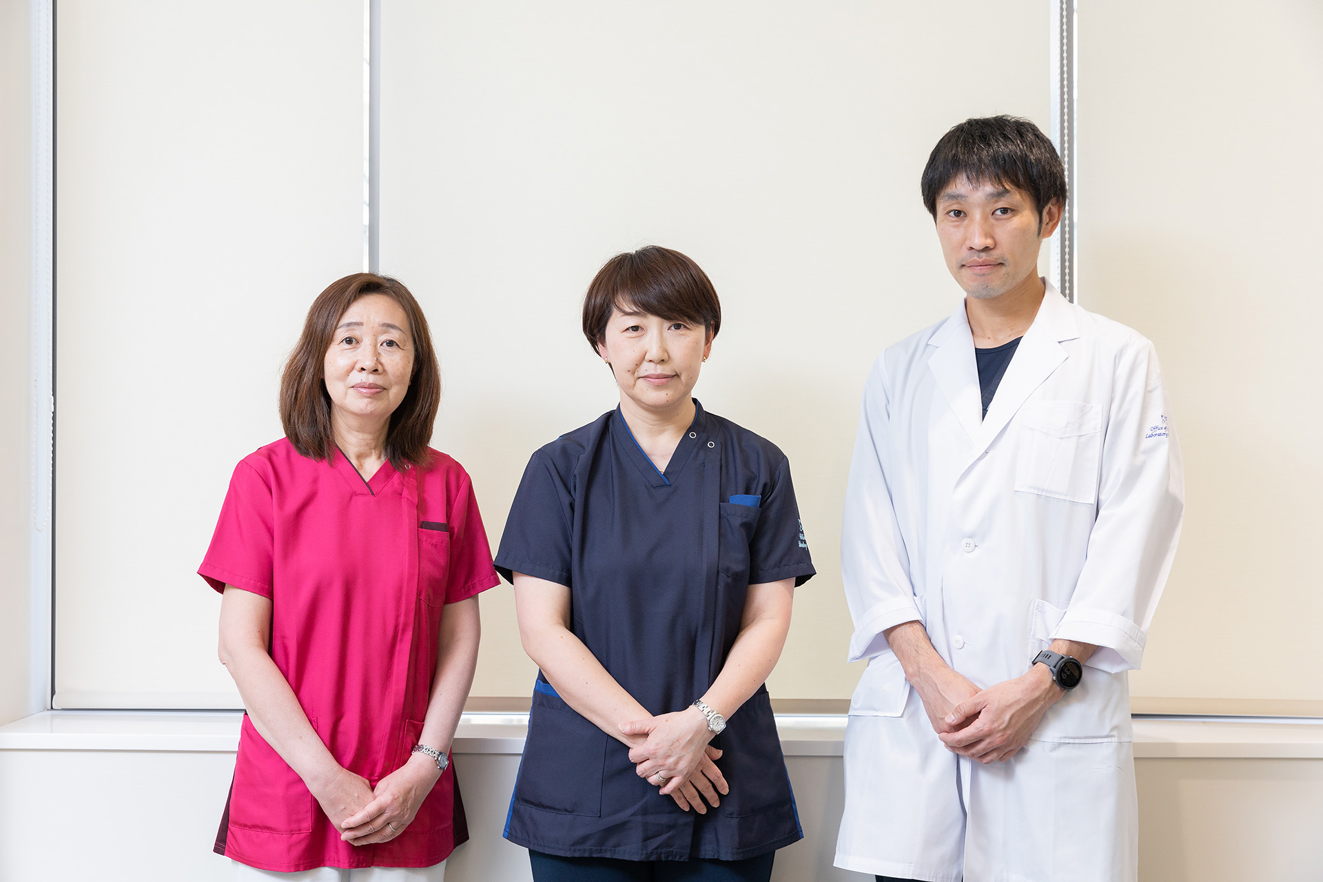 臨床検査科の3人の写真