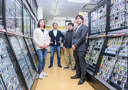 中古トレカをスキャンし自動で査定。人に依存しない正確・迅速な査定で売上増へ