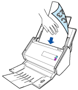 Maintien du document avec la main