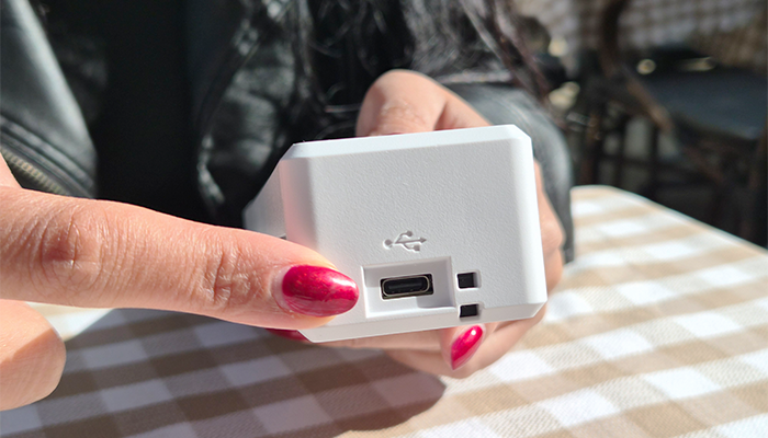 iX110のUSB Type-Cケーブルの差込口