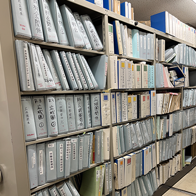 役場内の書庫の様子
