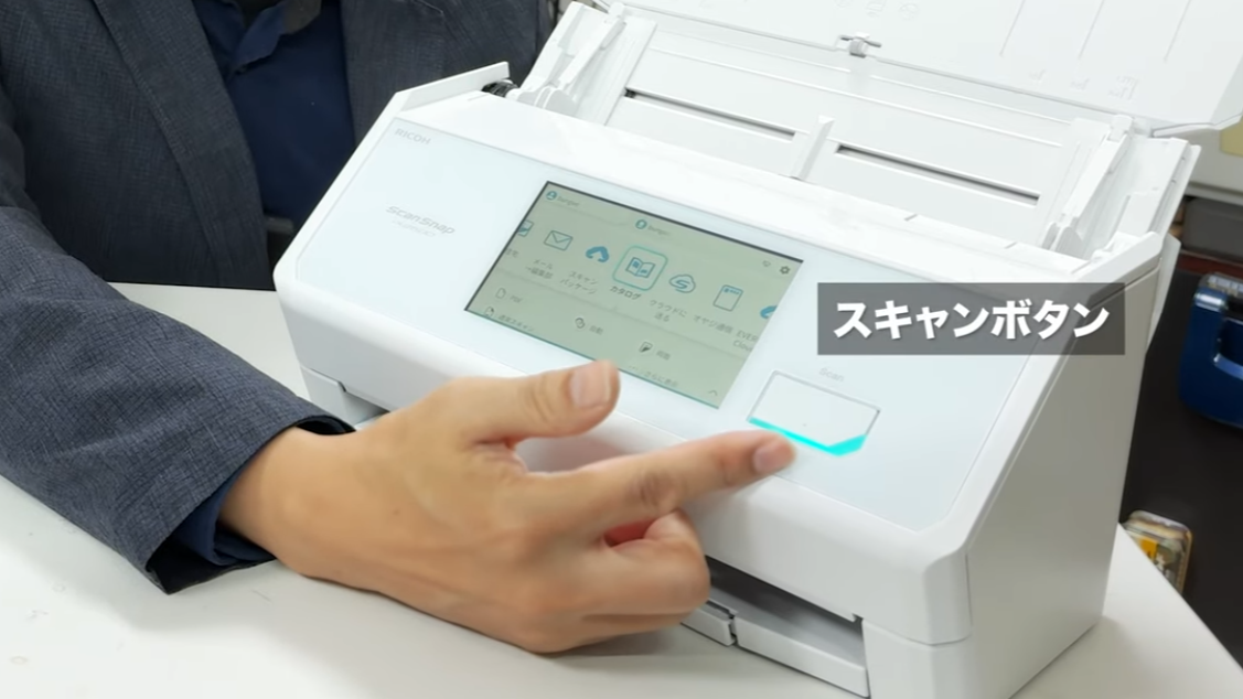 ScanSnap iX2500では、スキャンボタンは物理ボタンが復活。