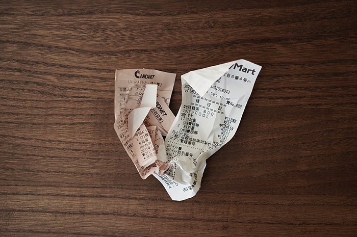 くしゃくしゃになったレシート