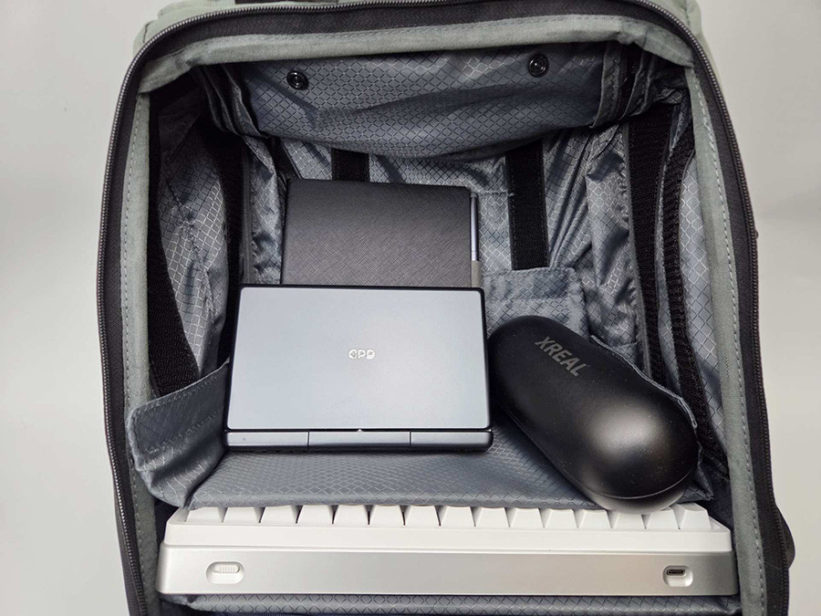 外出時のカバンの中身