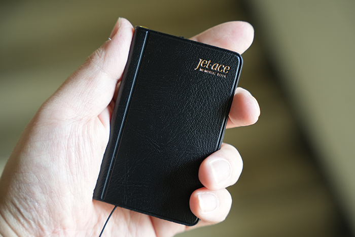 ジェットエースを手に持った様子