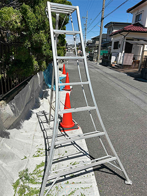 渡辺さんの仕事道具ー園芸三脚脚立
