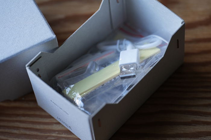 STOCK ビジネスカードボックスにケーブル類を入れた様子