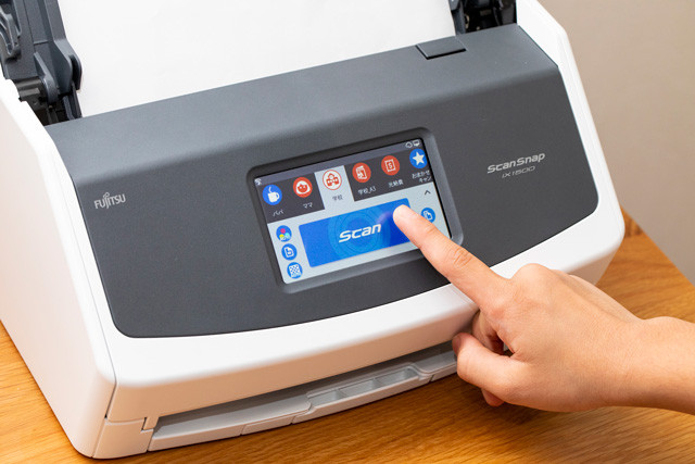 ScanSnap iX1500はワンタッチで誰でも簡単にスキャンして、スマホで共有♪