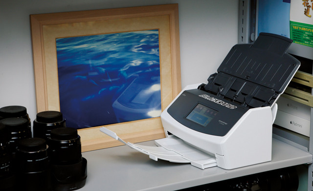 ScanSnap iX1500は、ほかのモデルとは離れた入り口近くに設置されている。