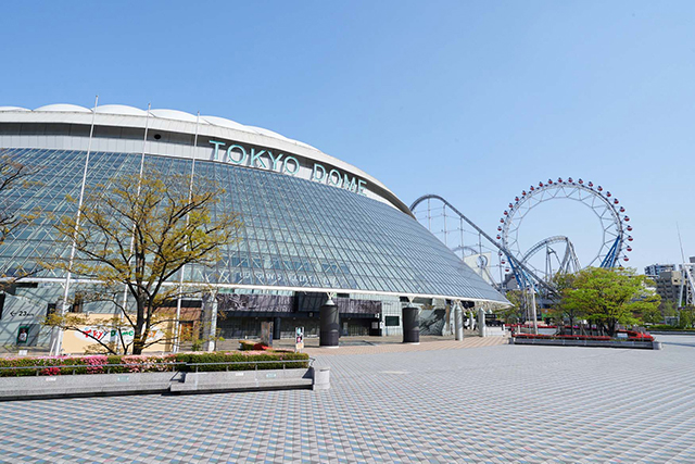 青空の下さわやかな風が吹きぬける東京ドームシティ